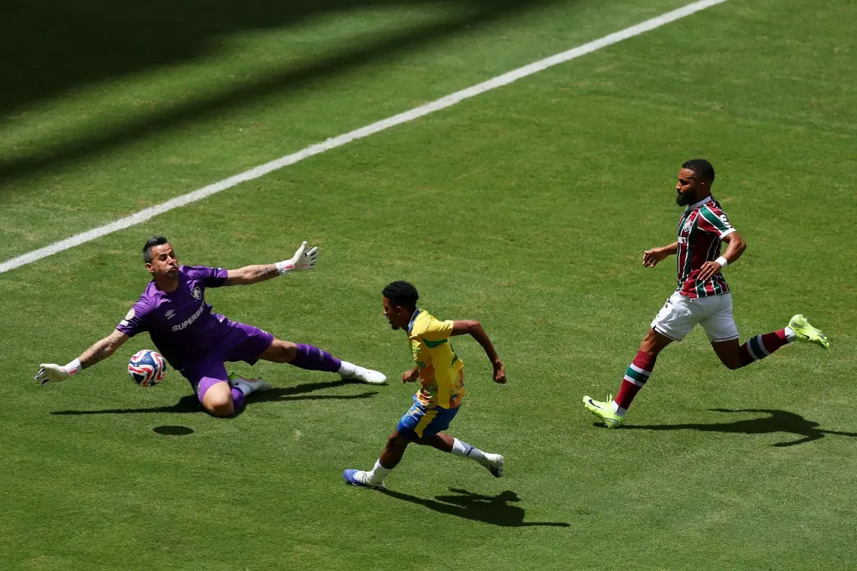 Sem brilhar, Fluminense empata com o Mamelodi e avança em 2° lugar