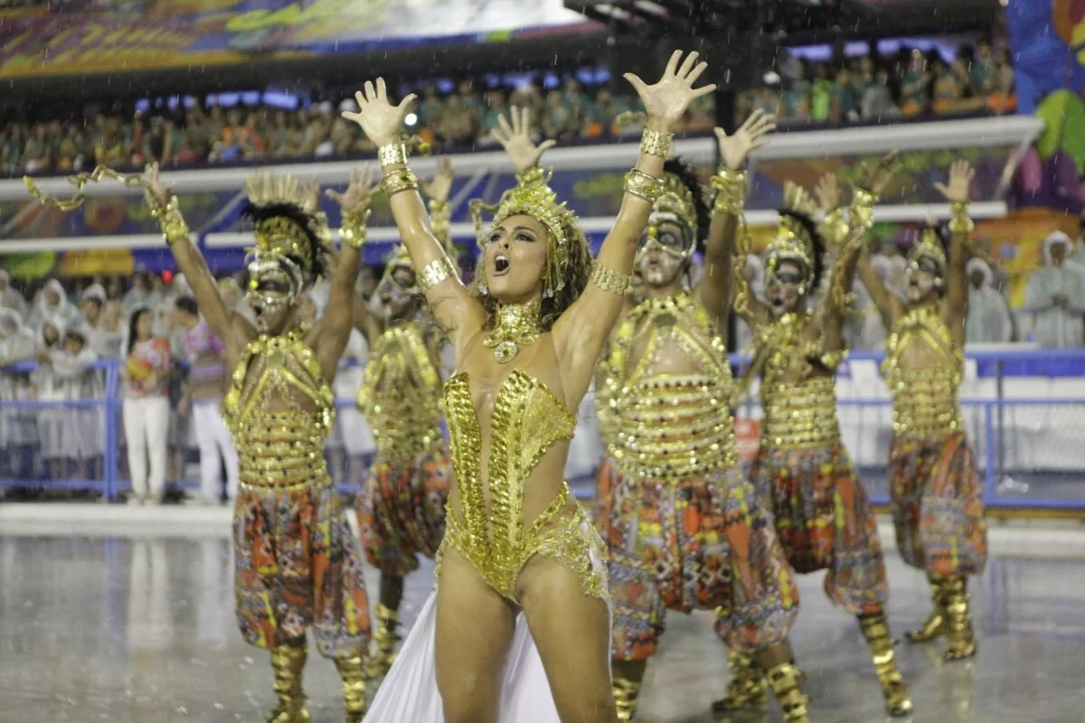 Depois de anos longe, Juliana Paes surpreende com retorno triunfal à Sapucaí