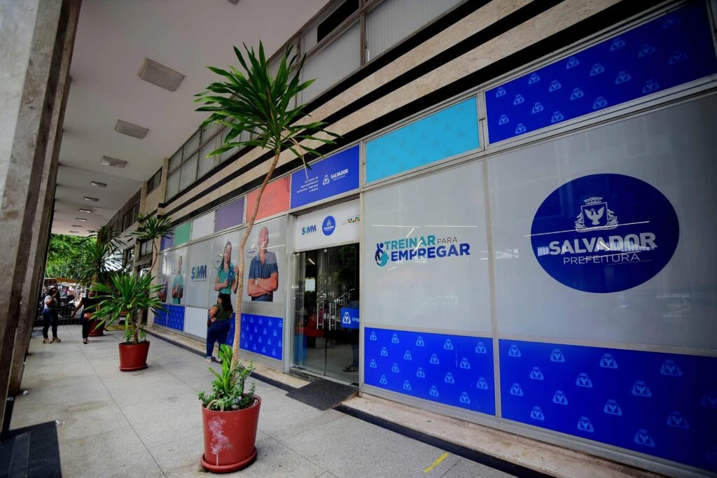 Salvador lidera geração de empregos no Nordeste; saiba áreas com mais vagas