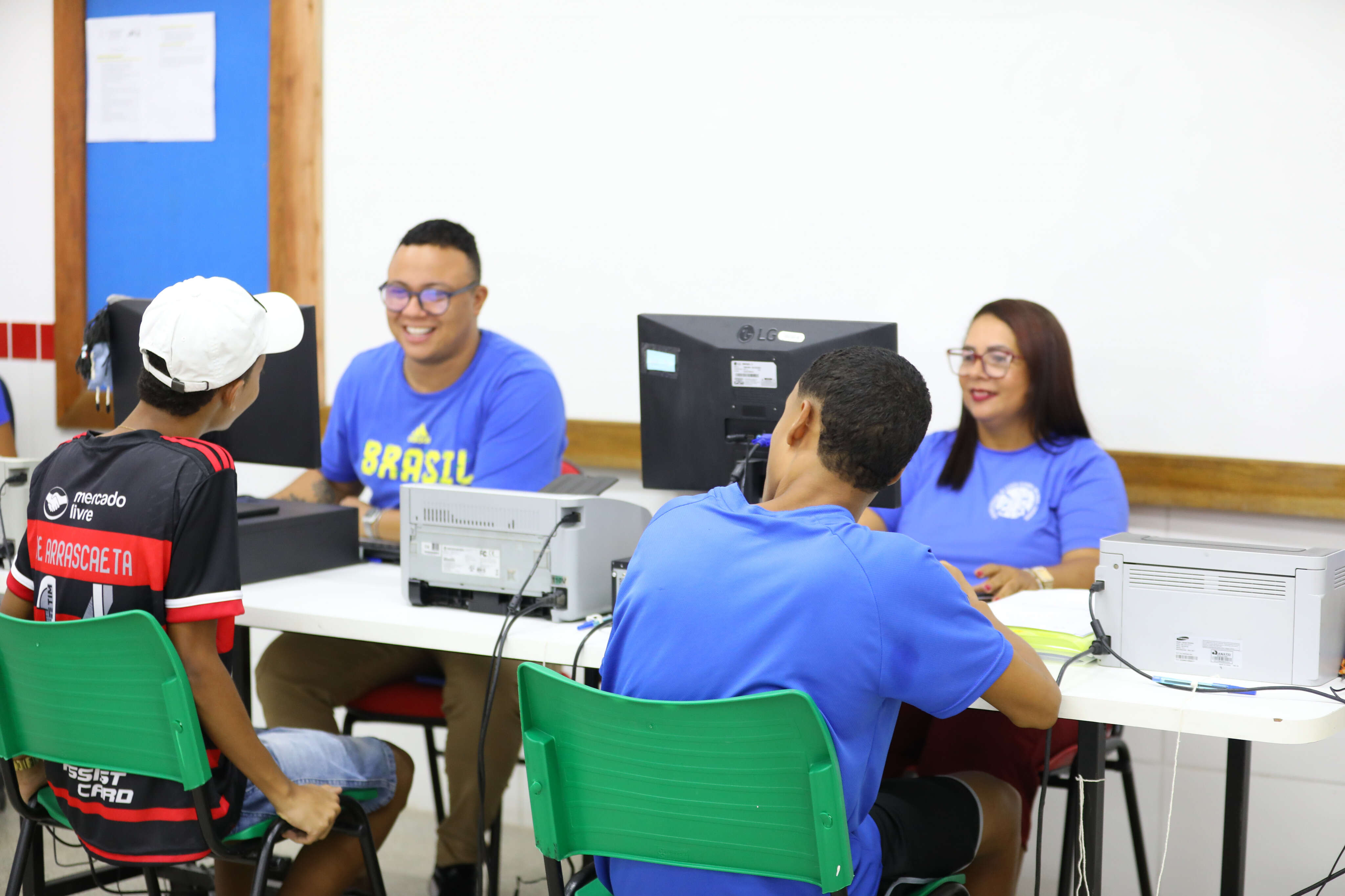 Matrícula 2025: estudantes têm até terça-feira (28) para apresentar documentação nas escolas