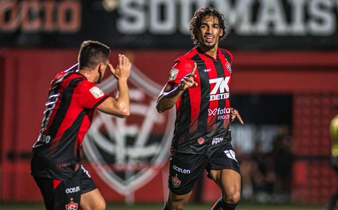 Carlinhos marca no fim, Vitória vence o Porto e fica perto das semis do Baianão