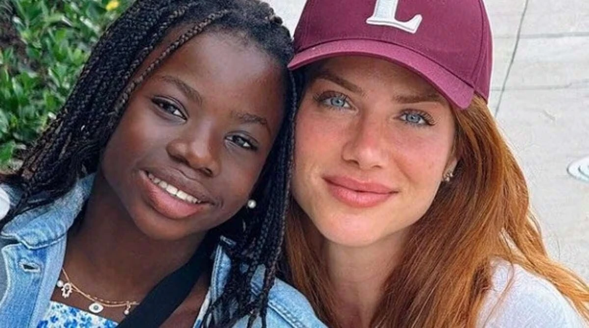 Titi estreia como modelo ao lado de Giovanna Ewbank e rouba a cena em campanha especial; veja