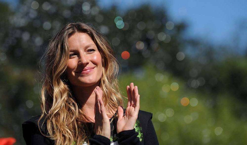 Gisele Bündchen é fotografada exibindo barriga de grávida: veja foto