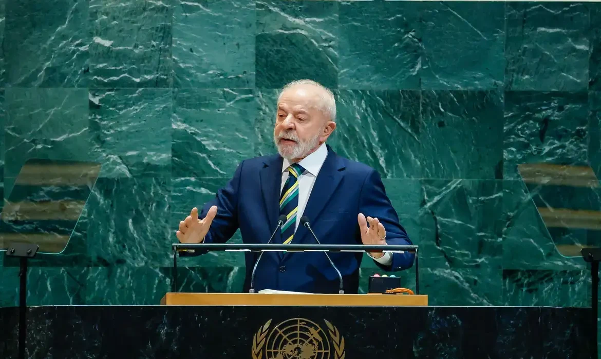 Lula exalta urna brasileira e diz que EUA precisam aprender