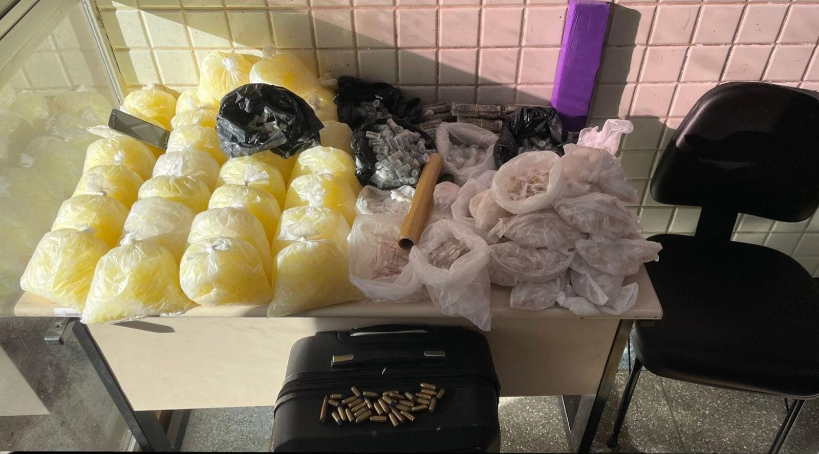 Homem é preso com mais de 18 mil pedras de crack em Salvador