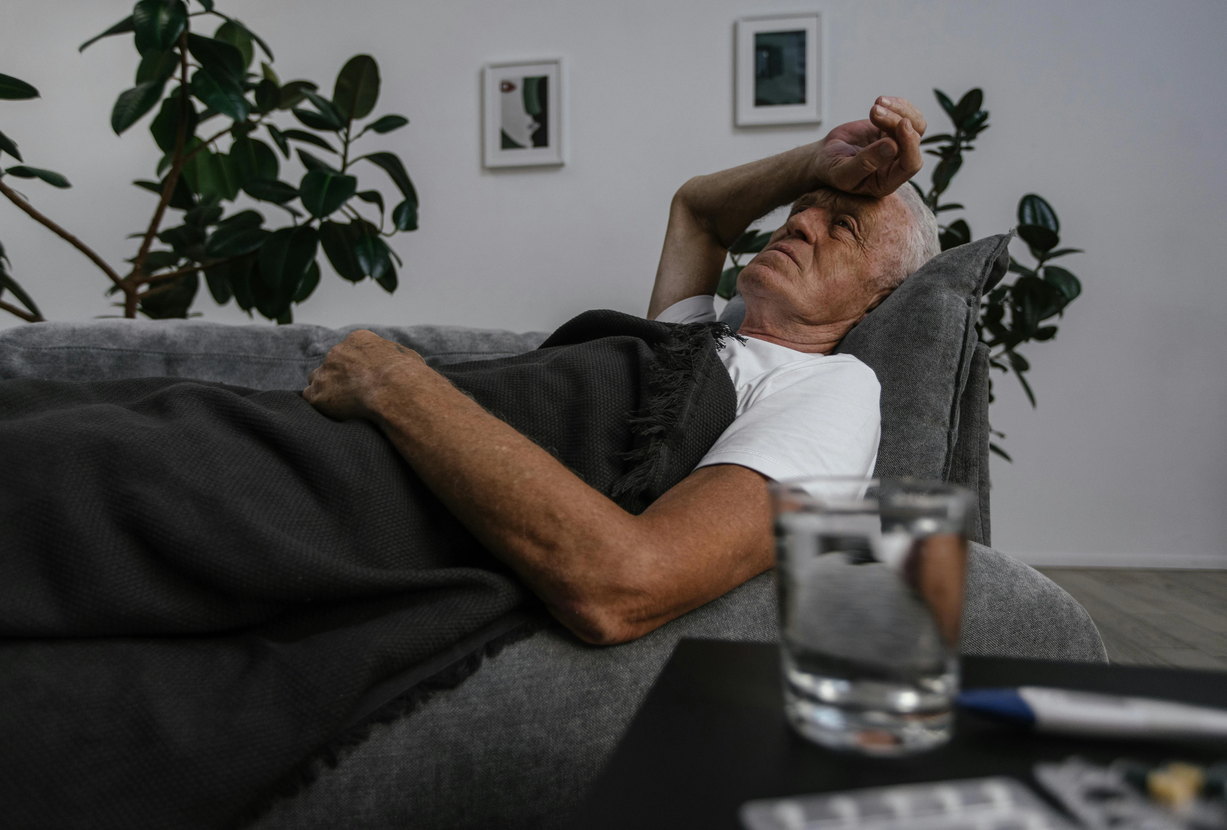 Avanço de casos graves de gripe reforça alerta sobre cuidados preventivos de idosos e crianças