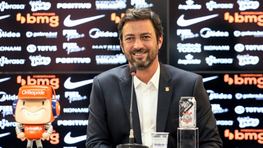 Dirigente nega gastos indevidos no Corinthians e desabafa: 'Faz um ano que estou apanhando'