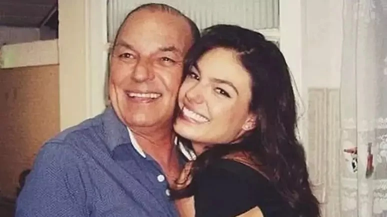 Isis Valverde se emociona ao relembrar últimas palavras do pai antes de sua morte: 'Parece que ele sabia'