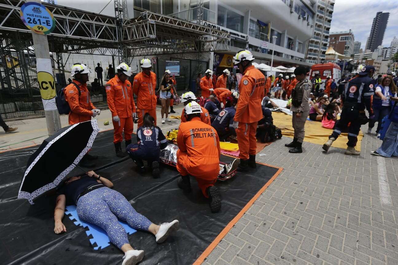 Forças de segurança simulam acidentes com trio elétrico em treinamento para o Carnaval 2025