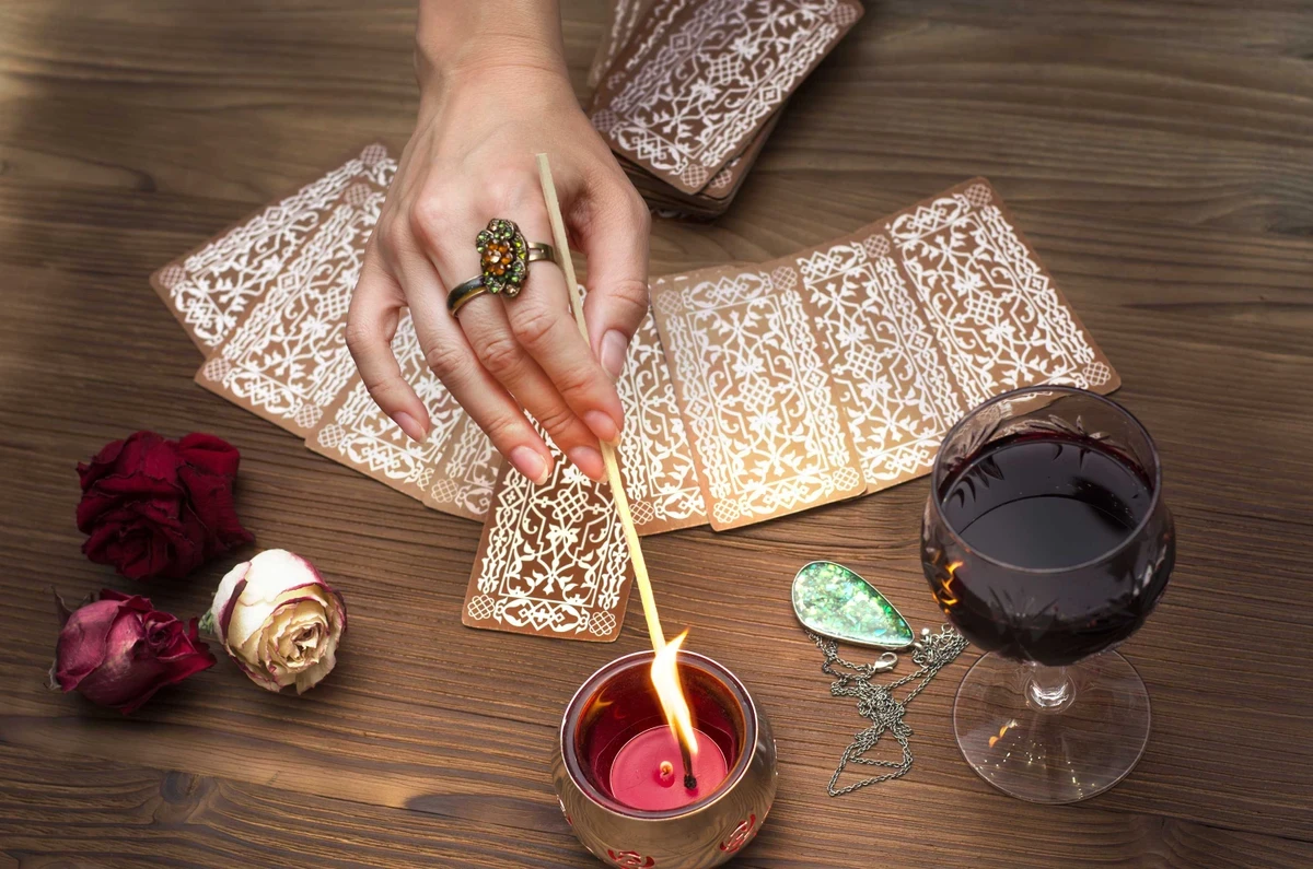 Baralho Cigano desta quarta (29): a Carta da Estrela anuncia fim da angústia e pede que você siga seu coração, mesmo na dúvida