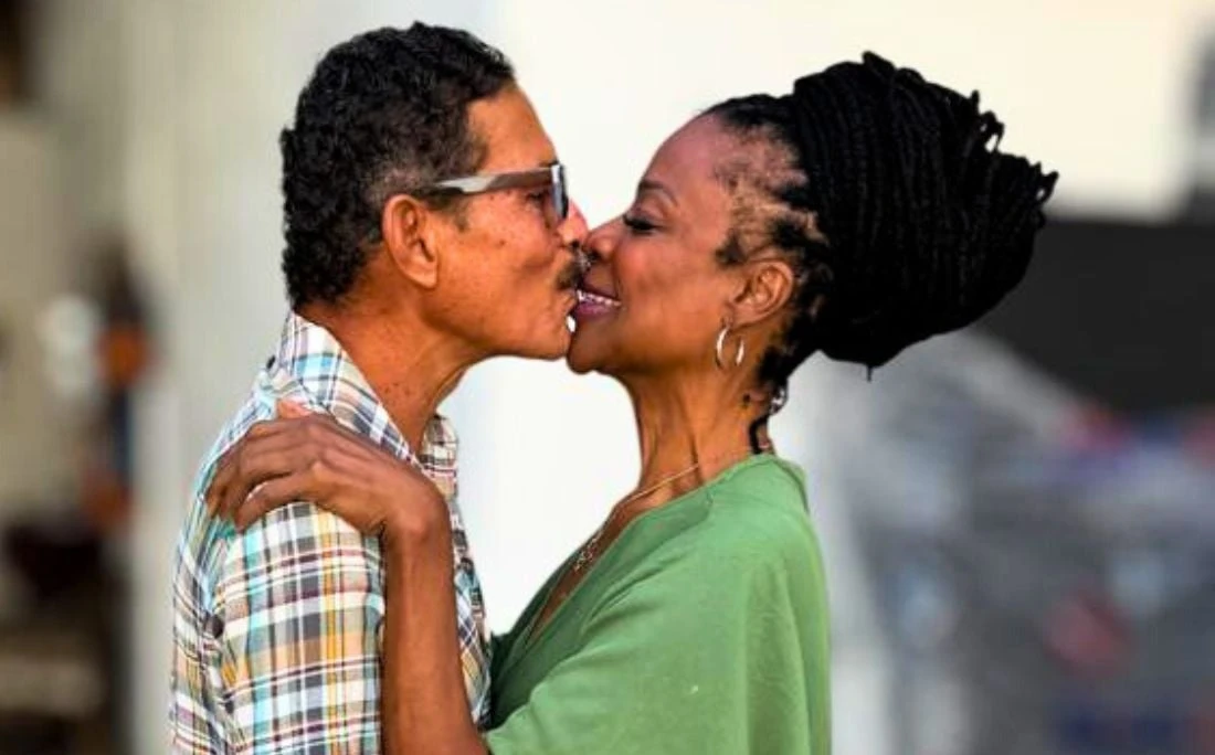 'Ela fugia de mim': conheça a história de amor da influenciadora Cláudia Sousa e 'Seu Dantas'