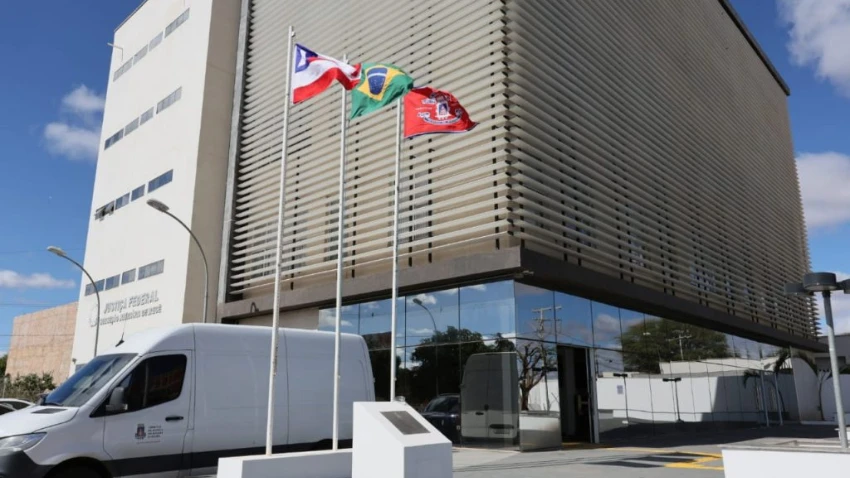 Homem é condenado a 14 anos por tentar matar mulher trans em Presidente Dutra; vítima perdeu a mobilidade