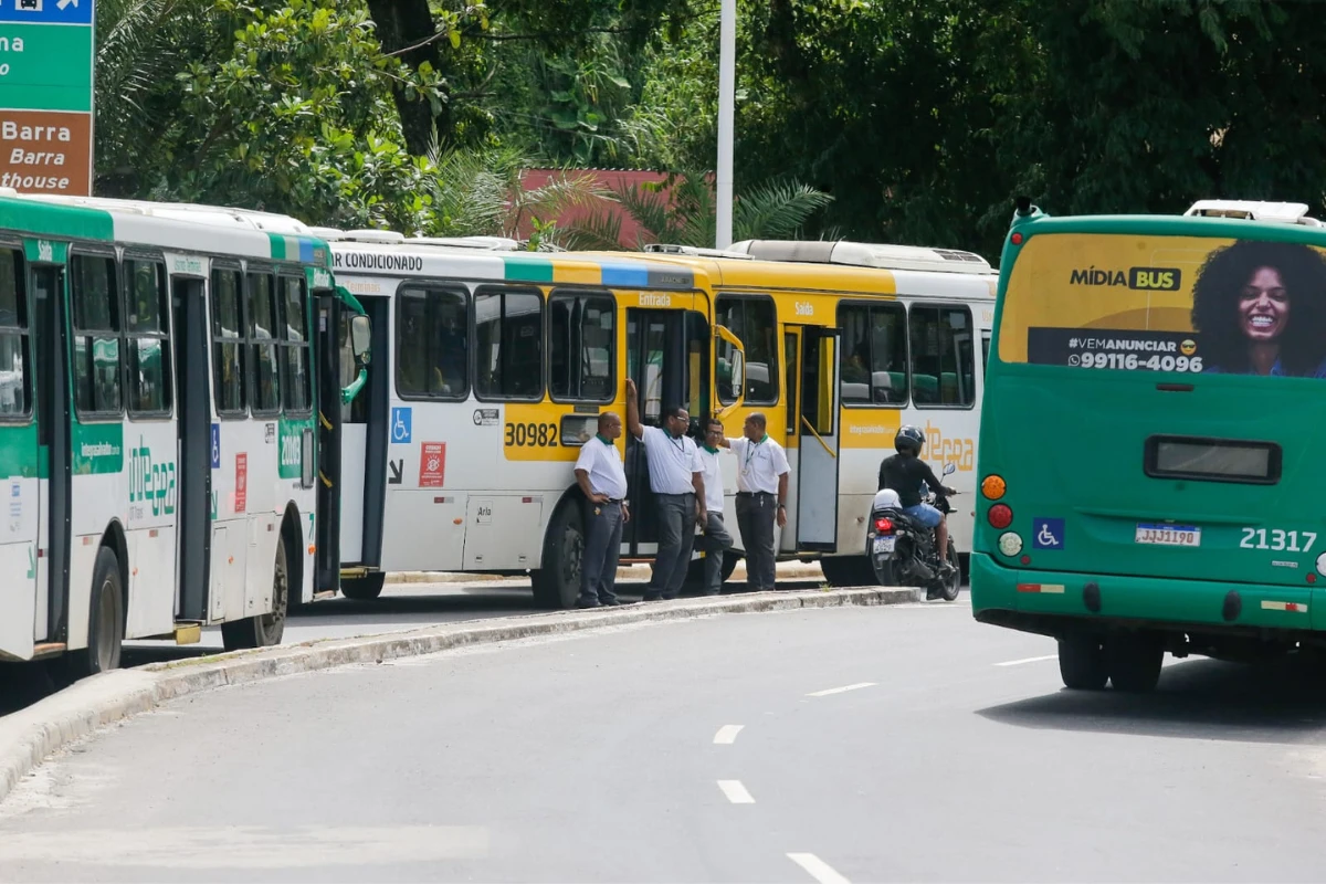 Rodoviários protestam contra redução do horário de atendimento do Hapvida