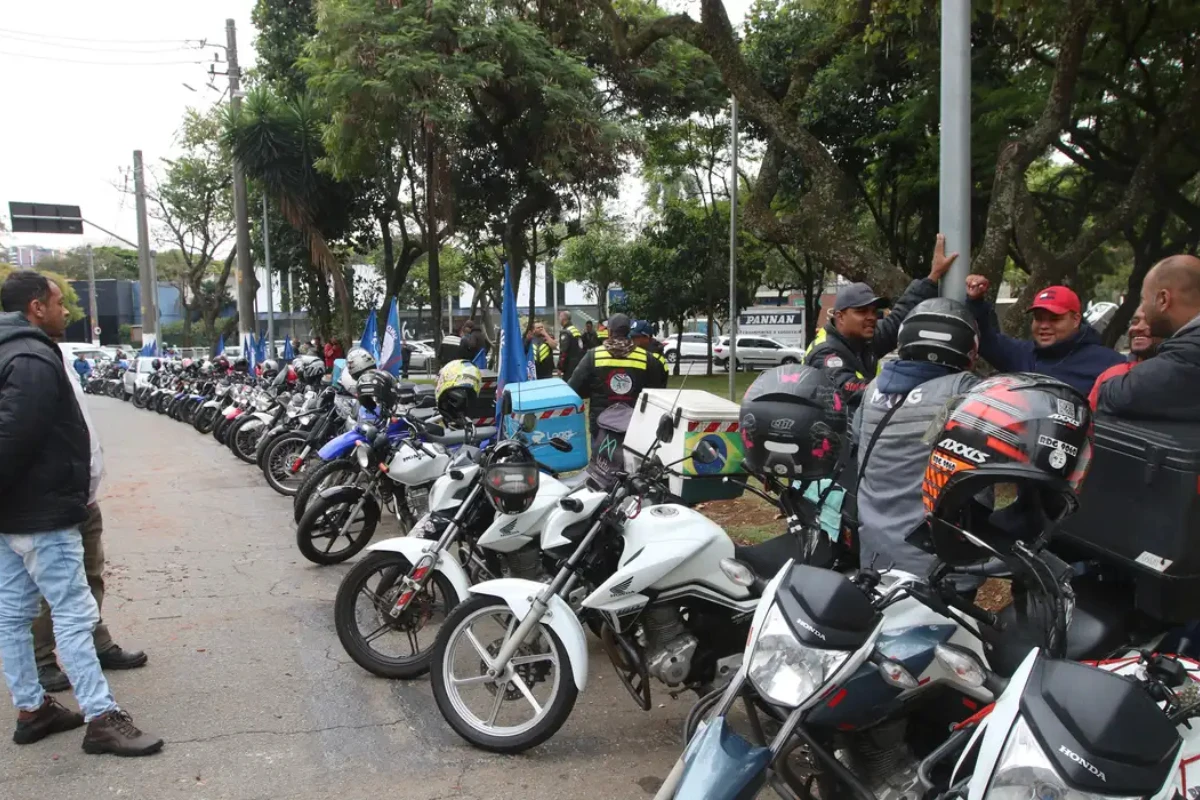 Trabalha com entregas? Nova linha de crédito financia moto sem entrada