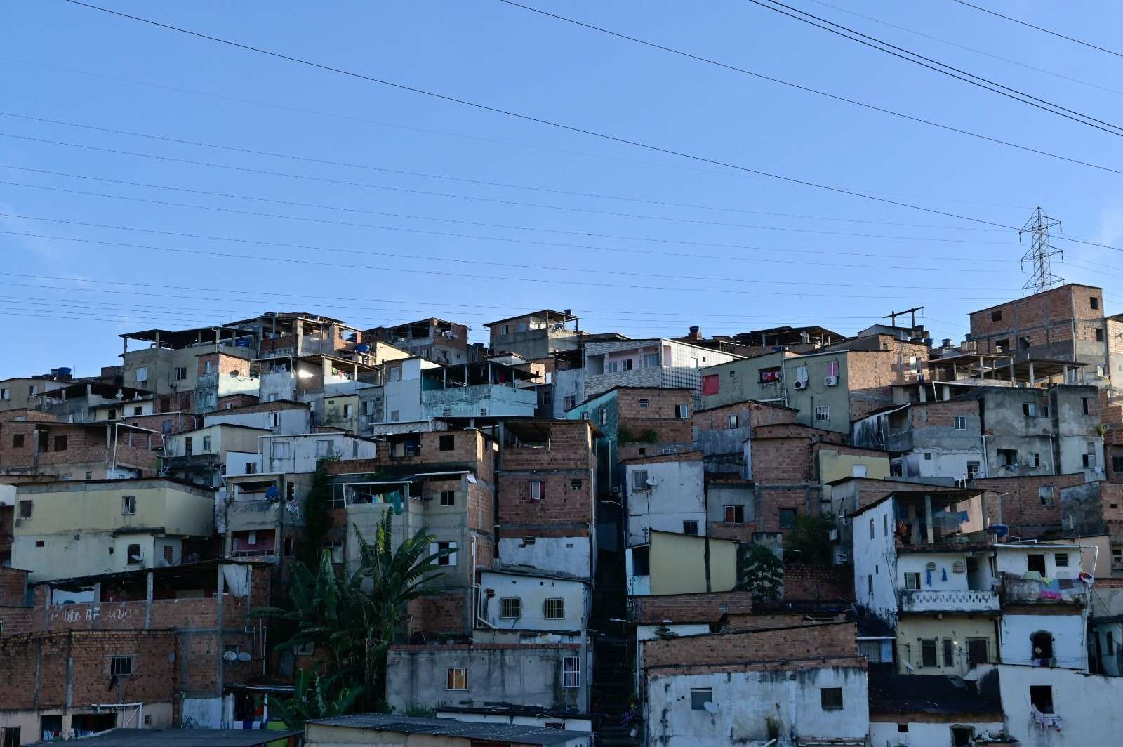 É favela ou não? Moradores de Pernambués e Tancredo Neves se dividem sobre termo usado pelo IBGE