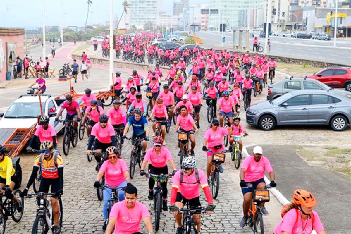 Projeto Pedal Outubro Rosa reúne mil pessoas pedalando na Orla de Salvador