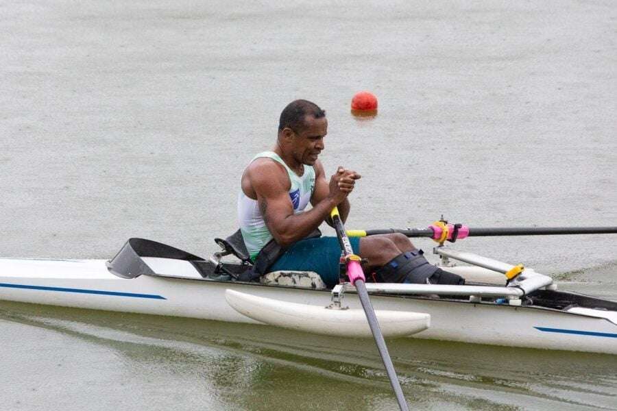 Oito vezes campeão brasileiro, remador paralímpico baiano sonha com CT em Salvador