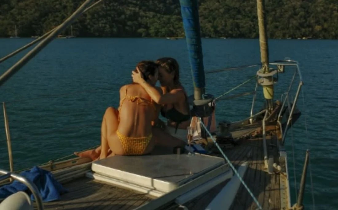 Atriz ex-Malhação fica noiva de outra mulher em viagem romântica: 'Pessoa que sempre sonhei'