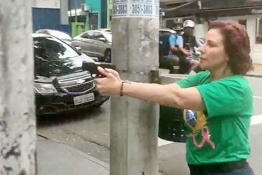 STF começa julgamento de Carla Zambelli por porte ilegal de arma