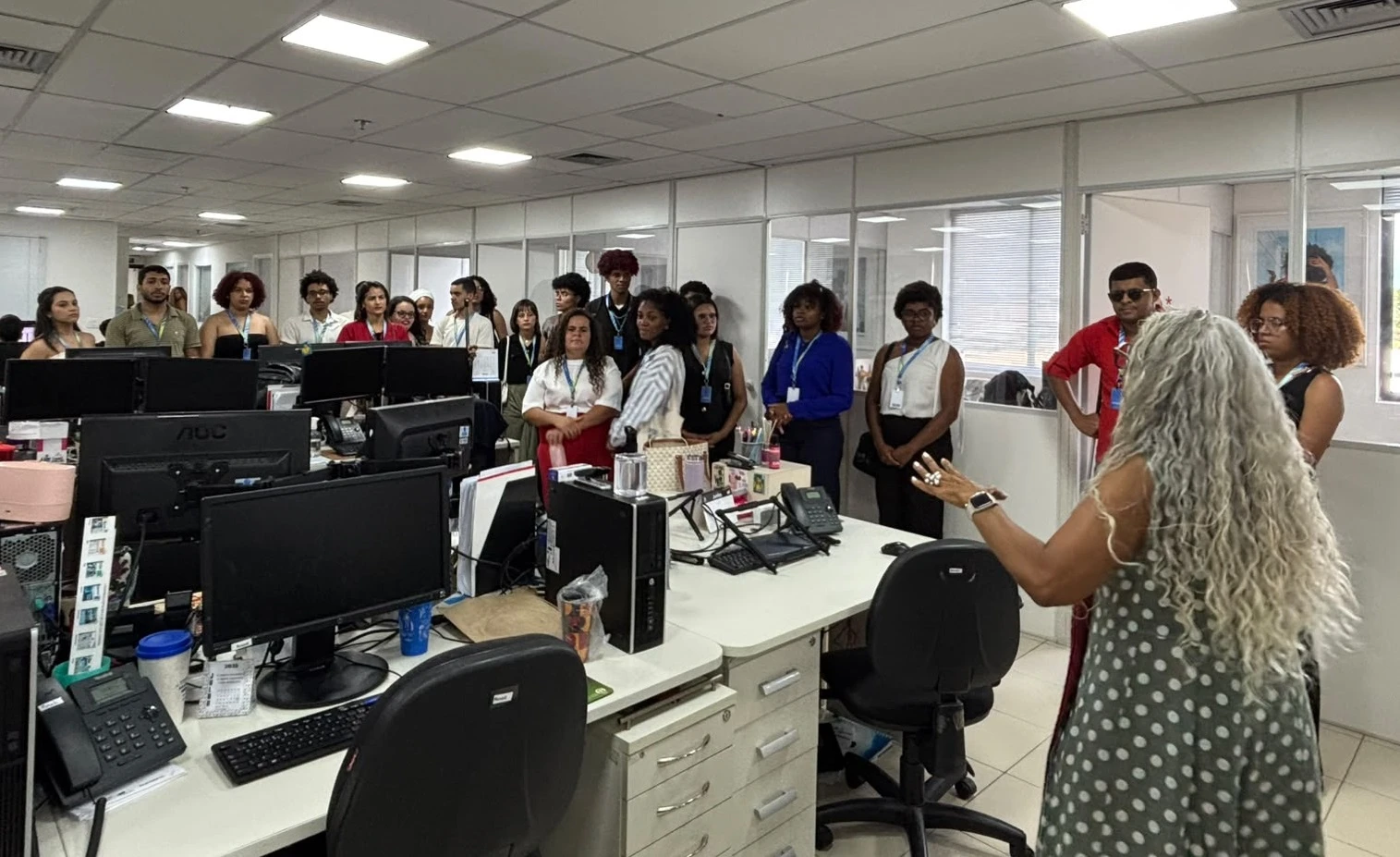 Alunos de Jornalismo da Uneb Seabra visitam redação do CORREIO