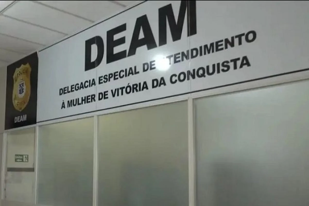 Mulher liga para PM 'pedindo pizza' para denunciar ameaça de ex na Bahia