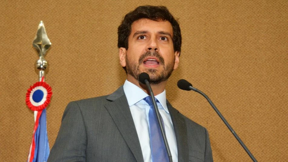 Deputado cobra medidas do governo Jerônimo contra tarifaço de Trump
