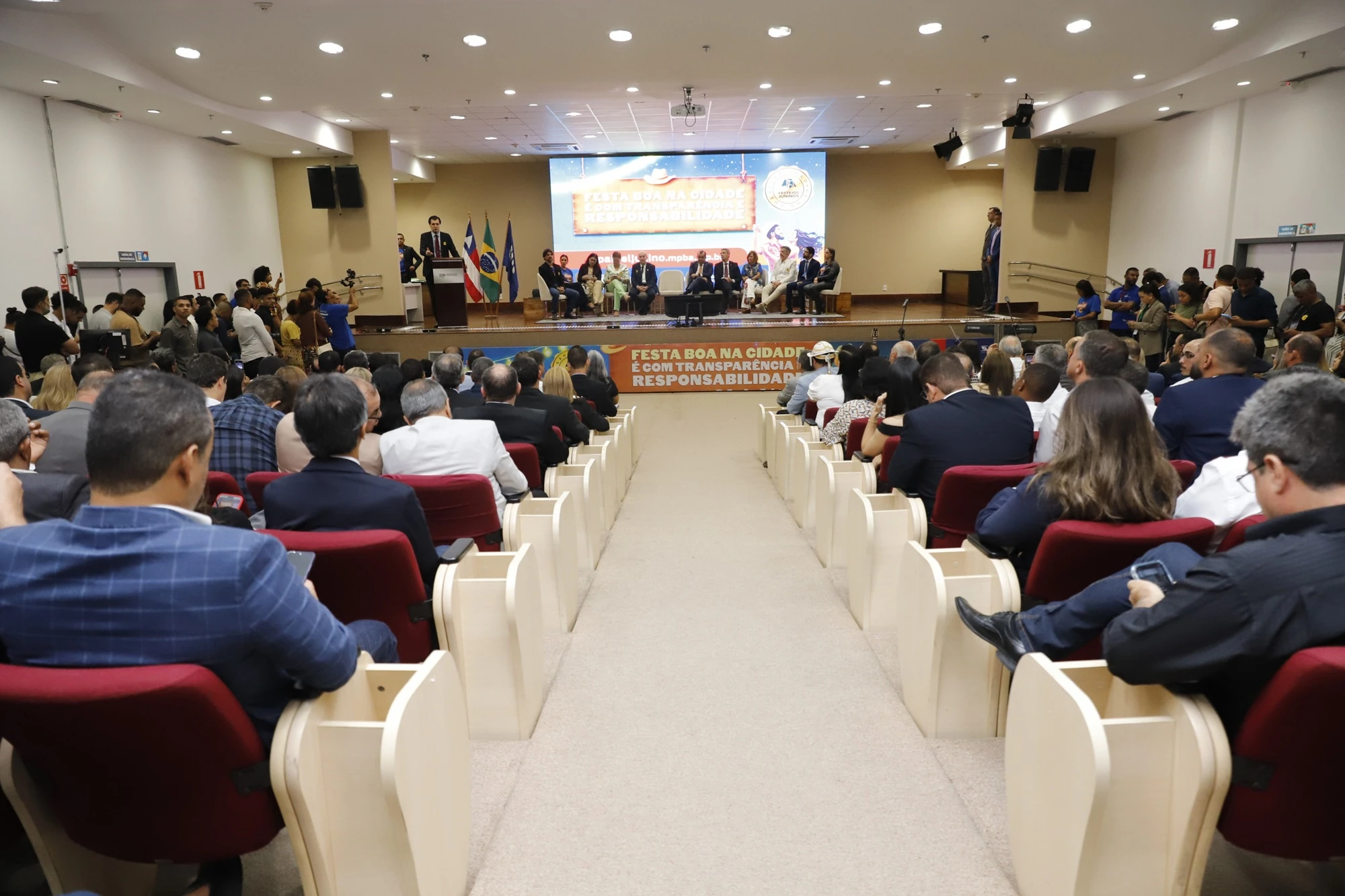 Pela 1ª vez, Ministério Público entrega ‘Selo Transparência’ aos 417 municípios baianos