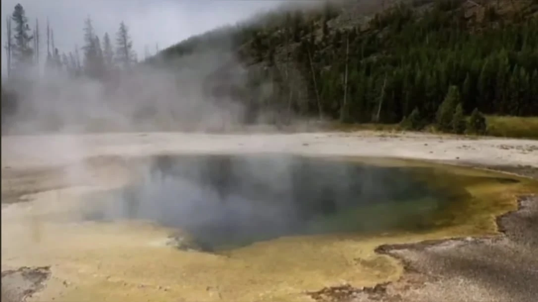 A história trágica e misteriosa do jovem que teve o corpo dissolvido ao cair em um lago