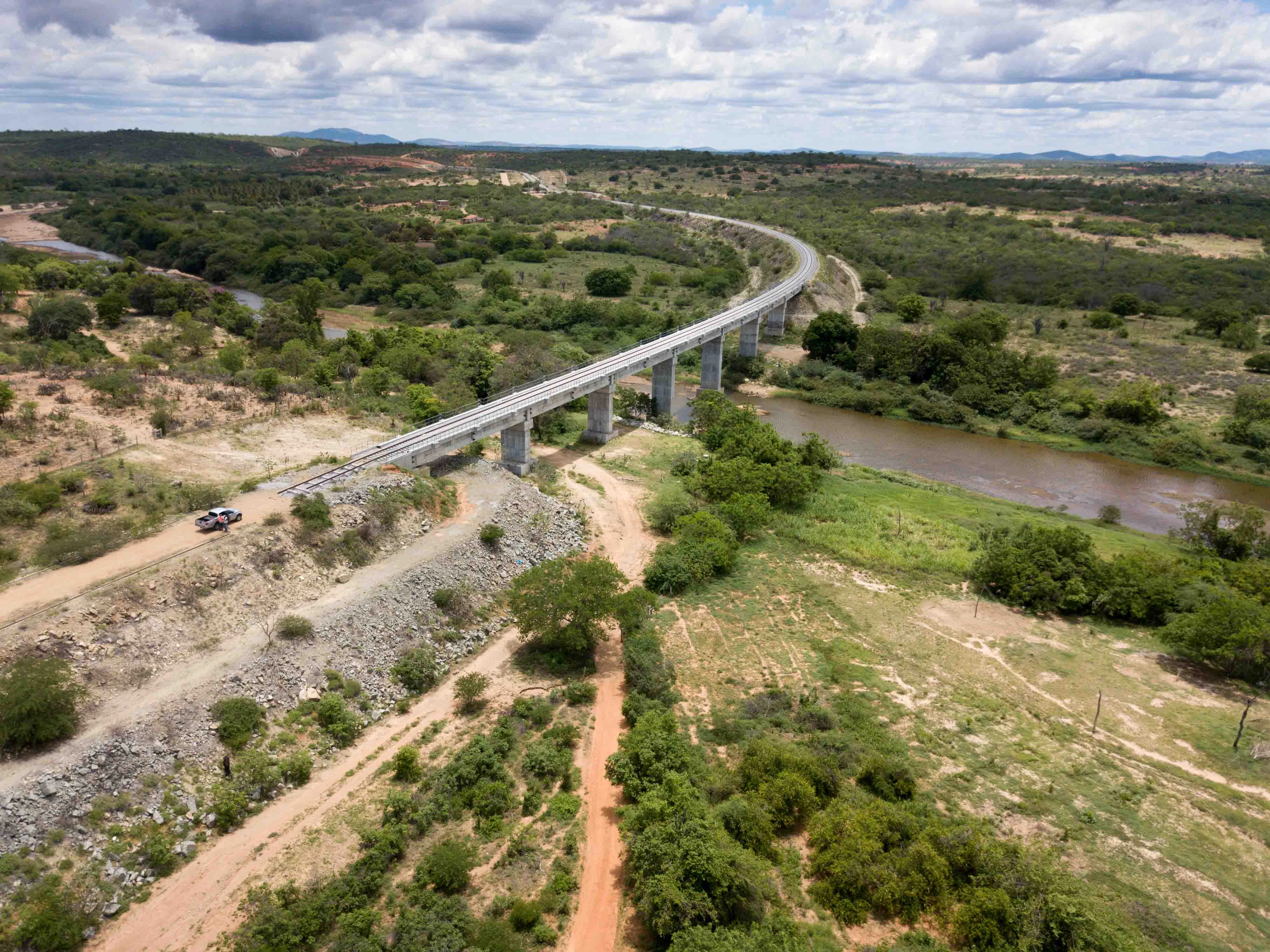 Governo prevê licitação do corredor Leste-Oeste para 2026