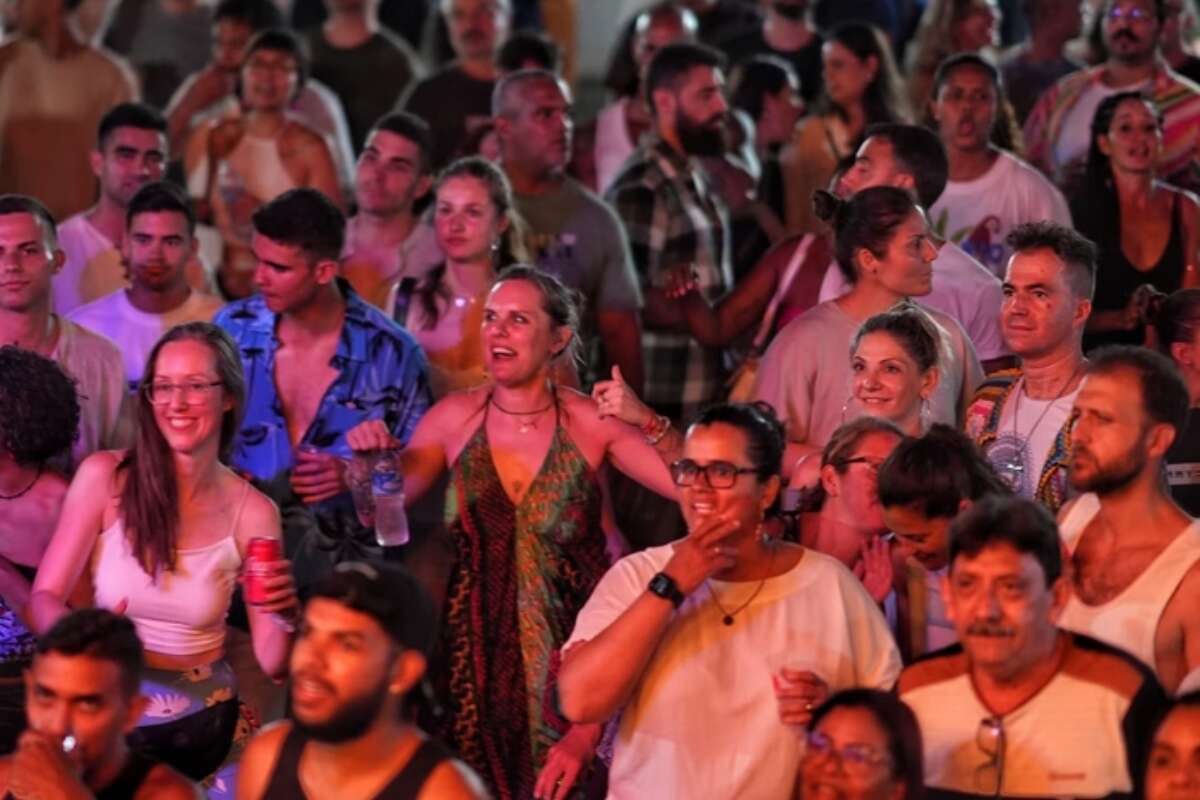 Princesa da Espanha é flagrada curtindo show no Pelourinho com brasileiro