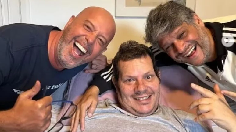 Apresentador da Globo visita cantor seis meses após AVC: 'A coisa foi feia'