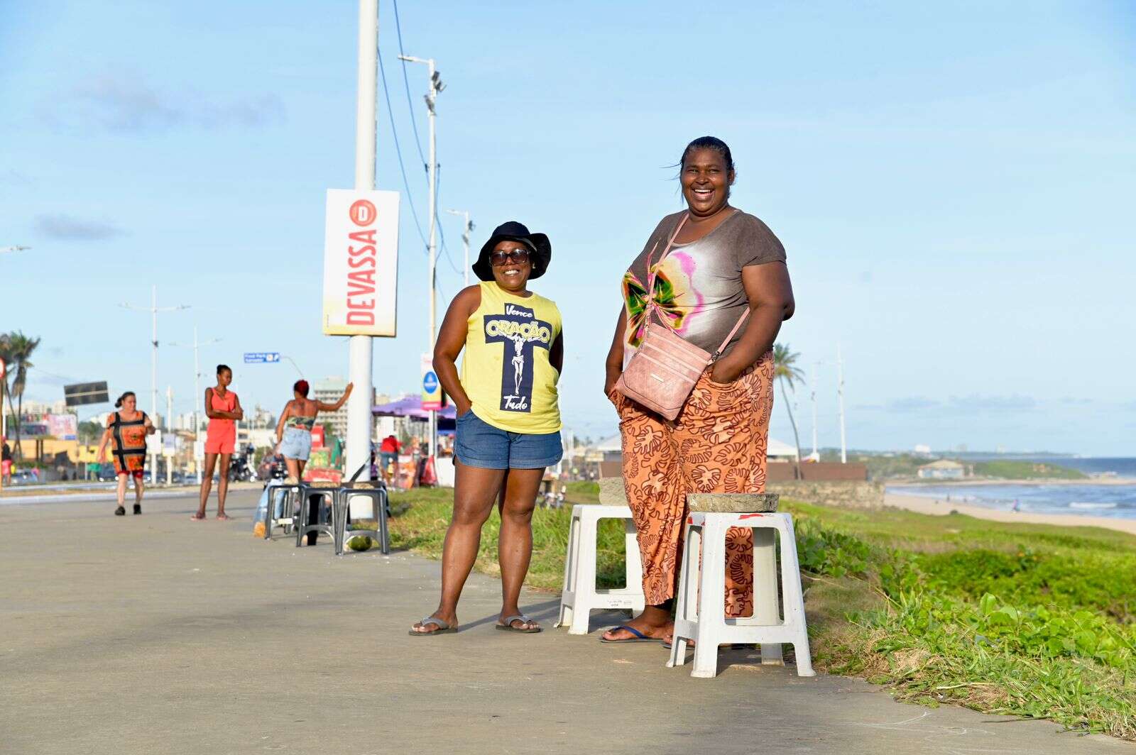 Pretos, jovens e com ensino médio incompleto: conheça o perfil dos trabalhadores de praia de Salvador