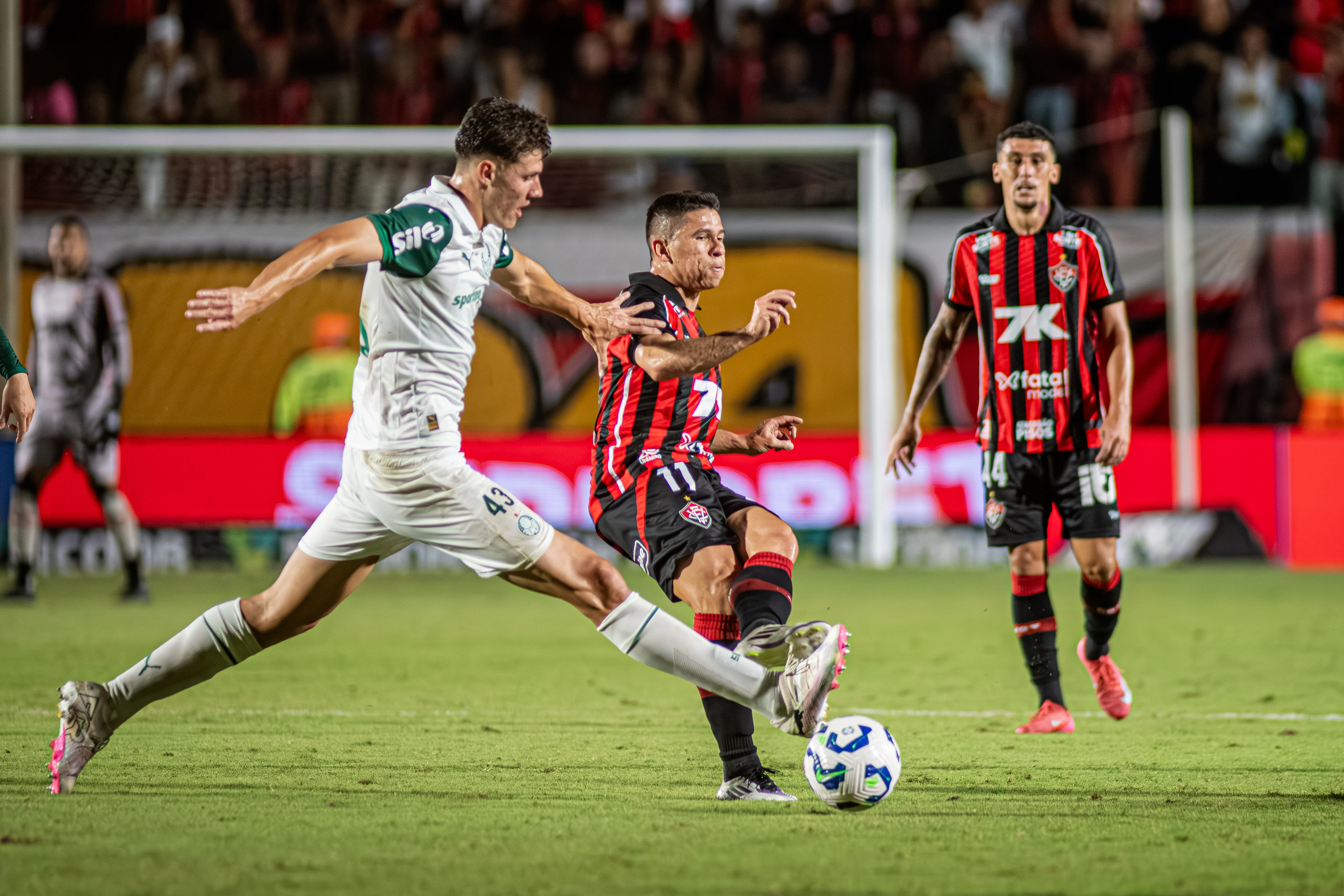 Filme repetido: Vitória começa bem, mas cede empate no final