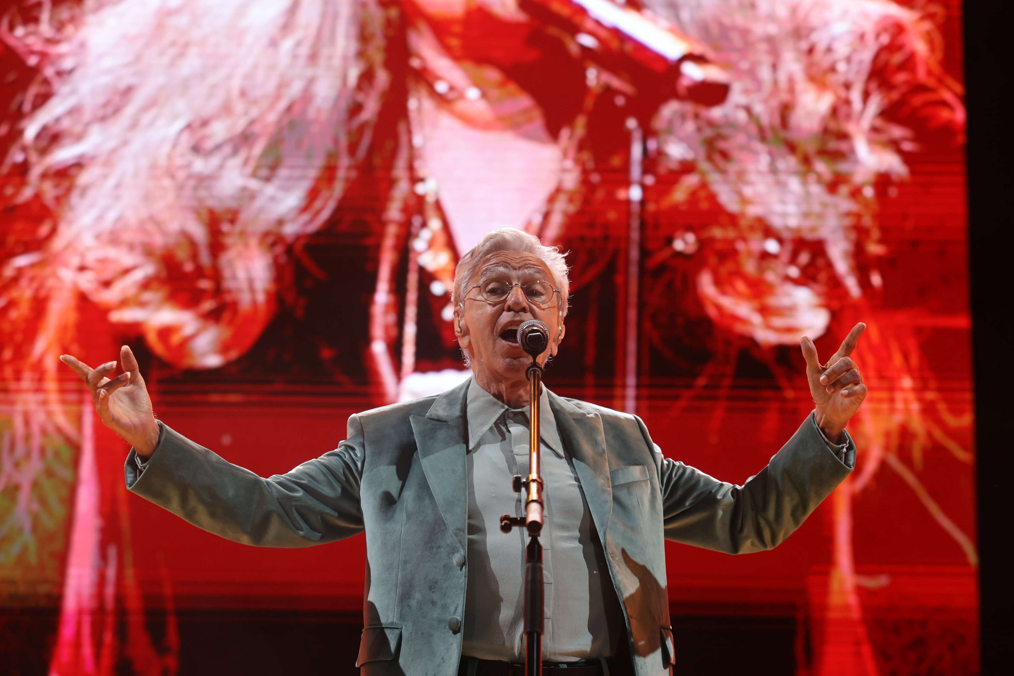 Caetano Veloso se arrepende de escolha no setlist da turnê com Bethânia: ‘Devia ter cantado’