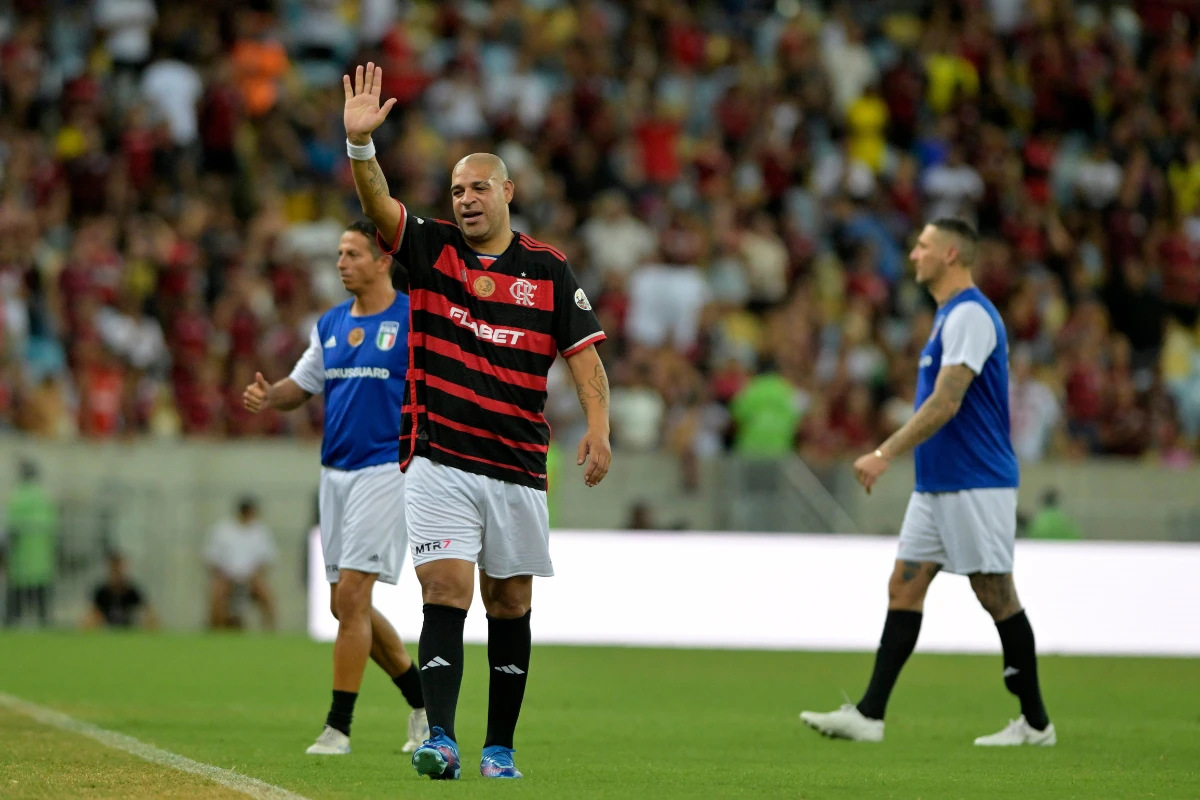 Ex-atacante do Flamengo desabafa: 'Deixei a Bola de Ouro escapar'