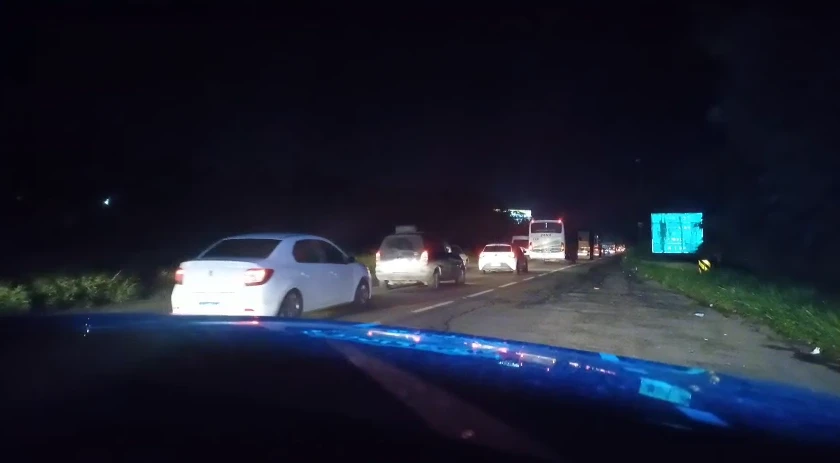 BR-324 tem trânsito a 30km/h no sentido Salvador-Feira