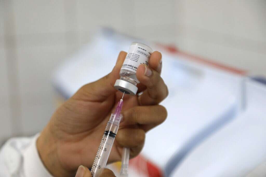 Salvador tem 45 pontos de aplicação de vacinas contra covid, poliomielite, gripe e dengue neste sábado