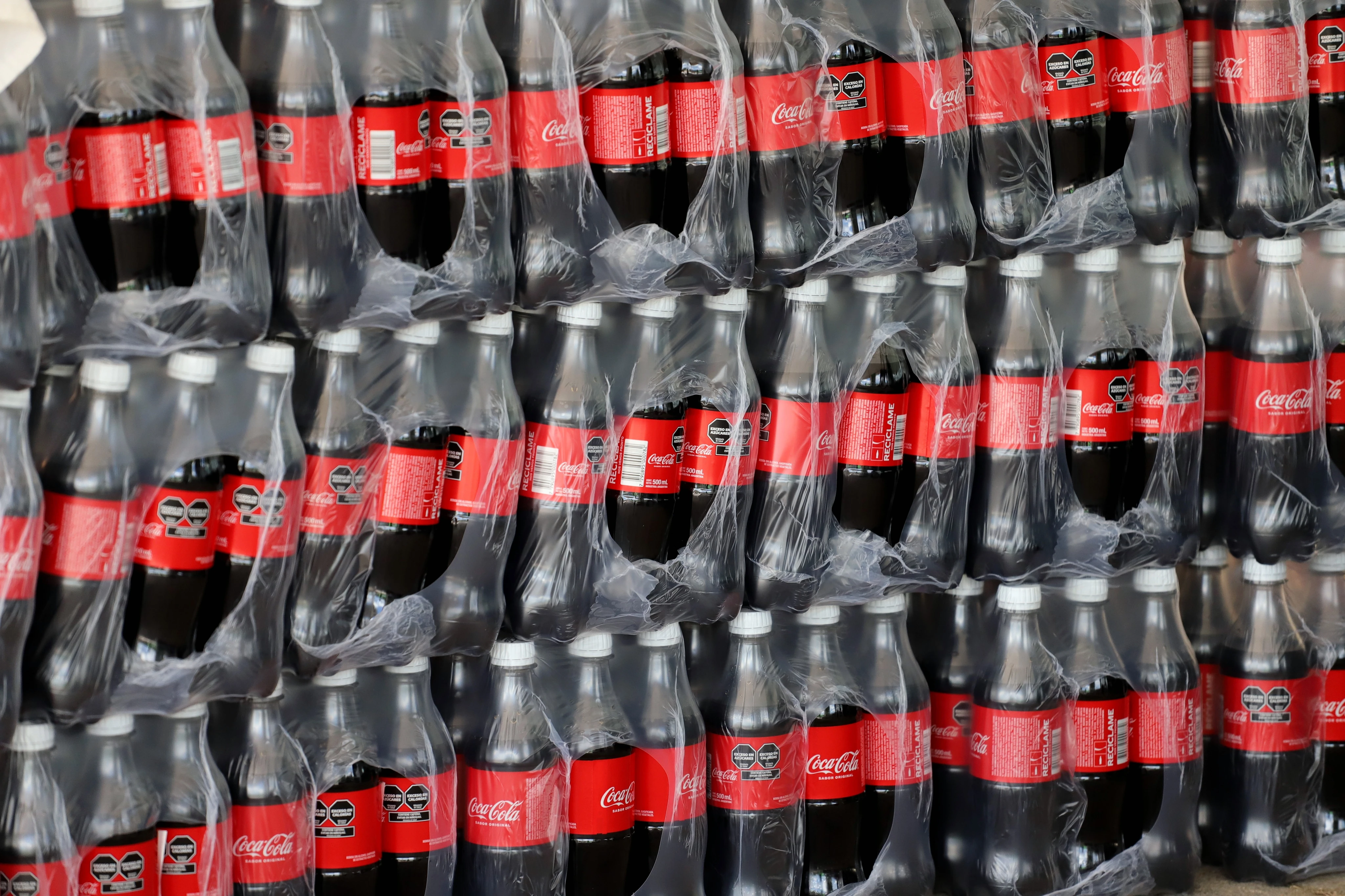 Coca-Cola anuncia mudança na fórmula nos EUA após pressão de Trump