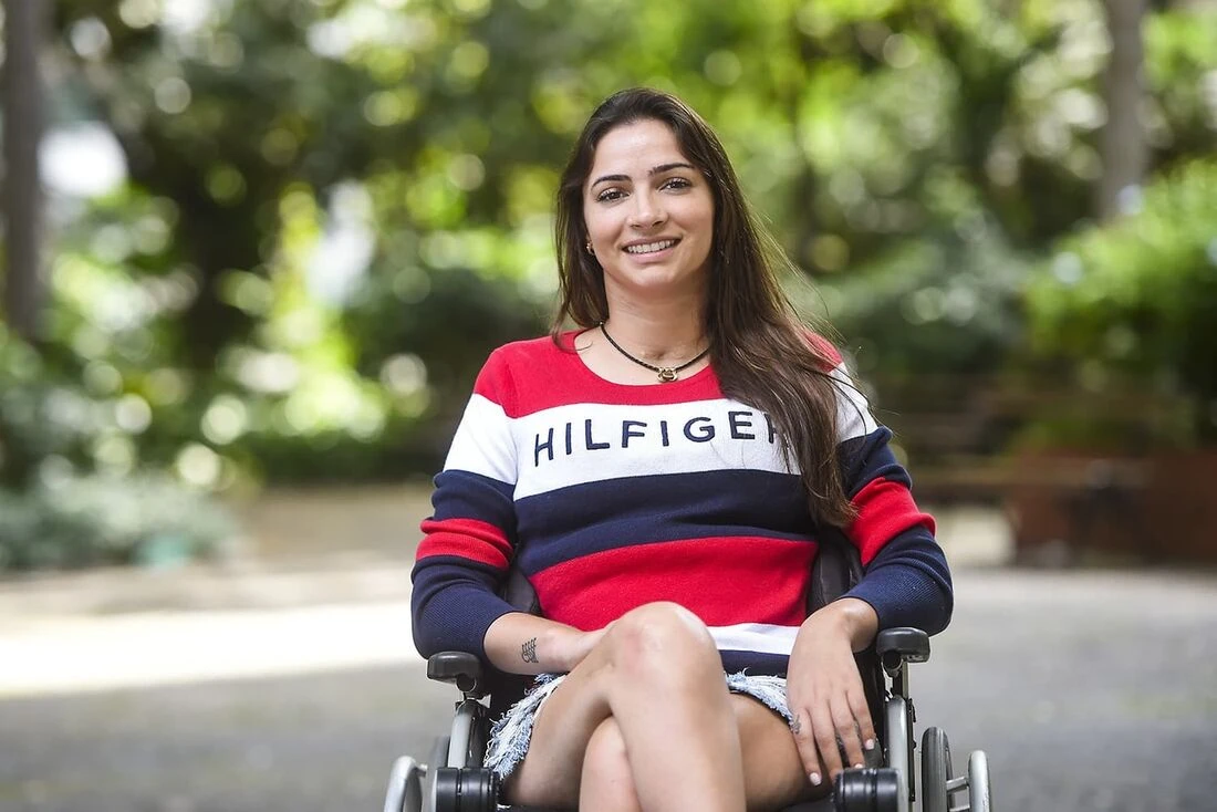 Ex-ginasta Laís Souza sente movimento no dedo 11 anos após ficar tetraplégica: 'Corpo é incrível'