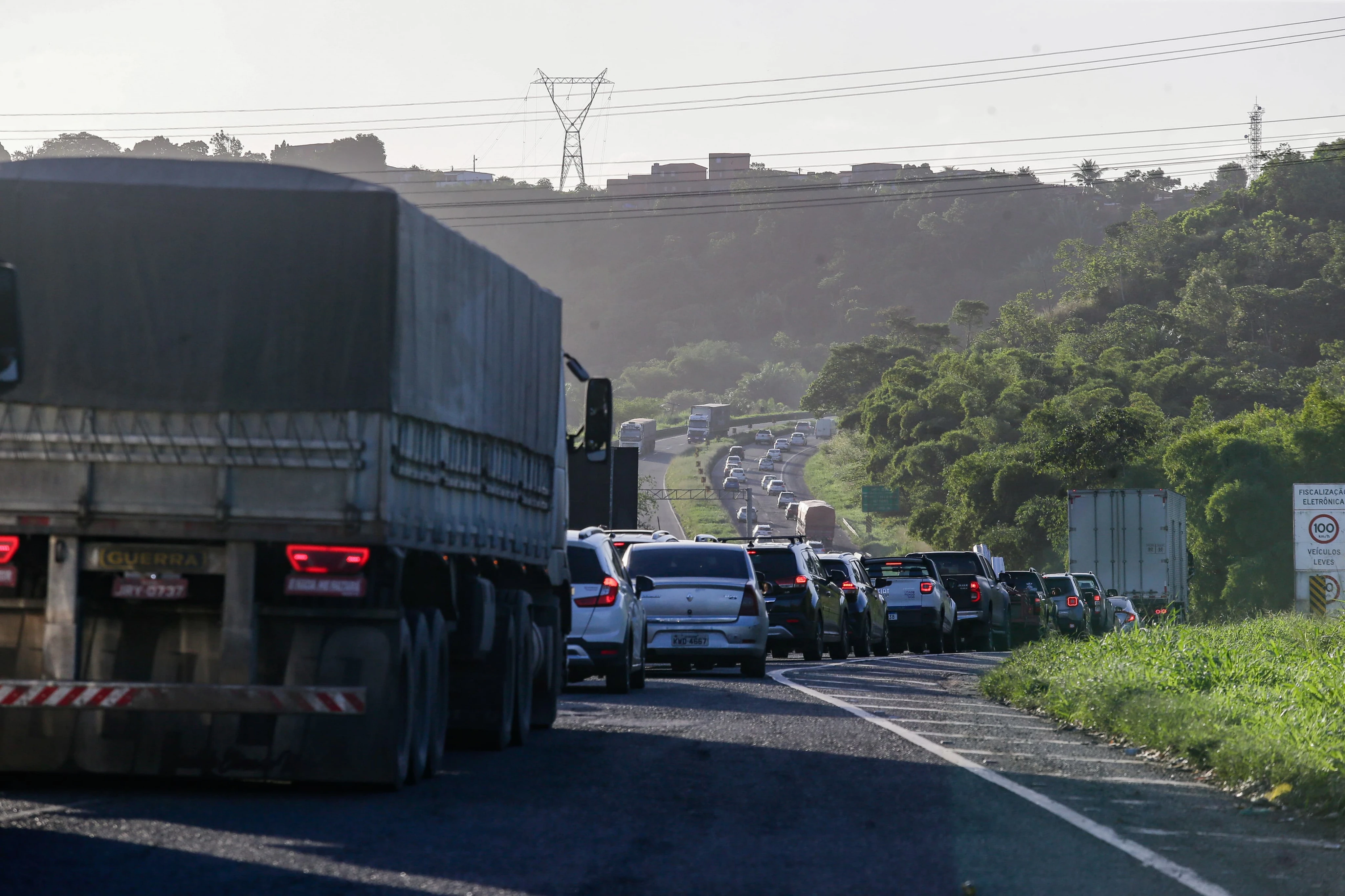 Retorno do São João deve ser o mais intenso nas estradas desde a pandemia; confira alternativas para fugir da BR-324
