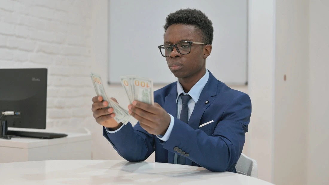 Insegurança financeira molda nova relação no trabalho