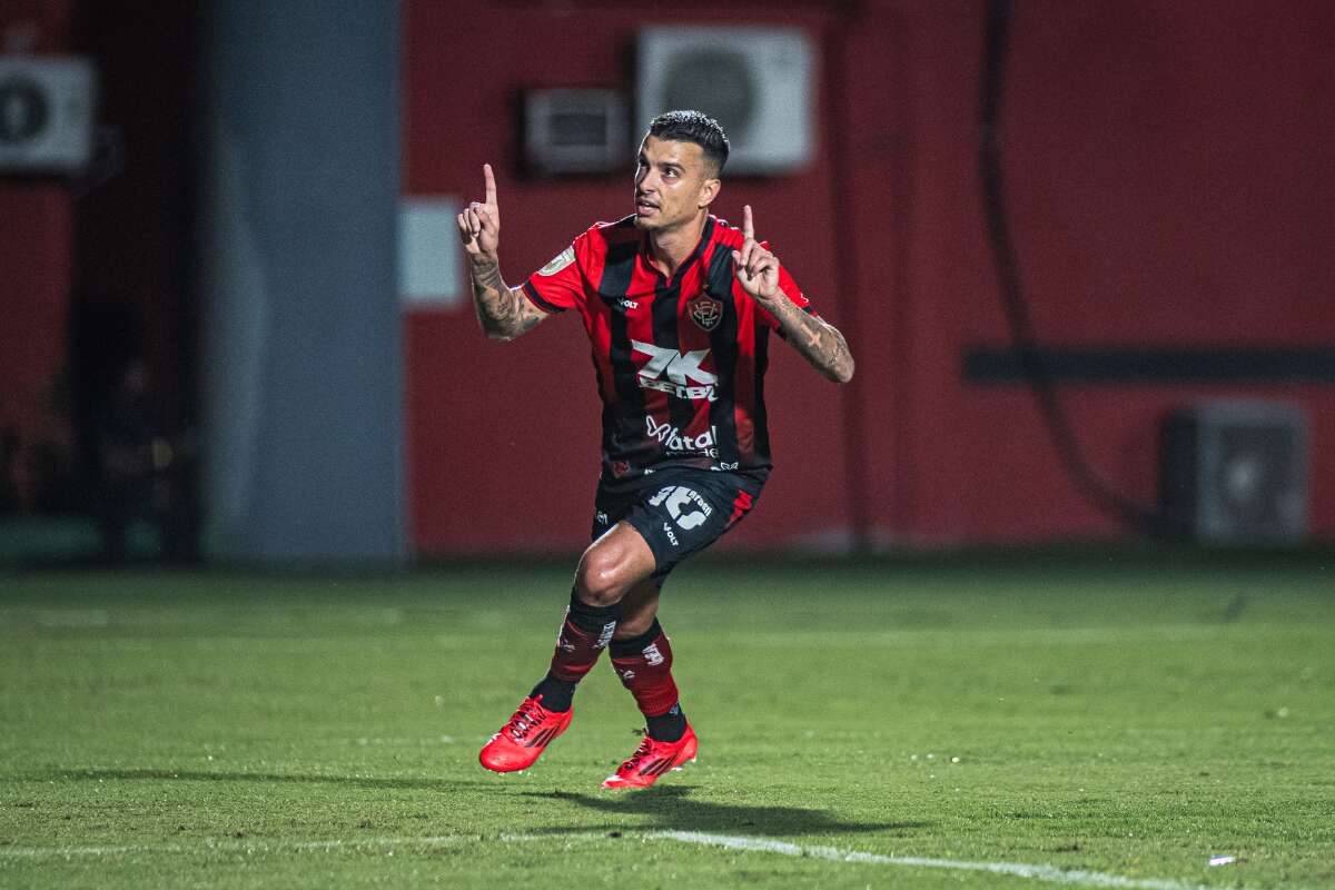 Com gol de Matheuzinho, Vitória goleia Jacobina por 4x0 dentro do Barradão