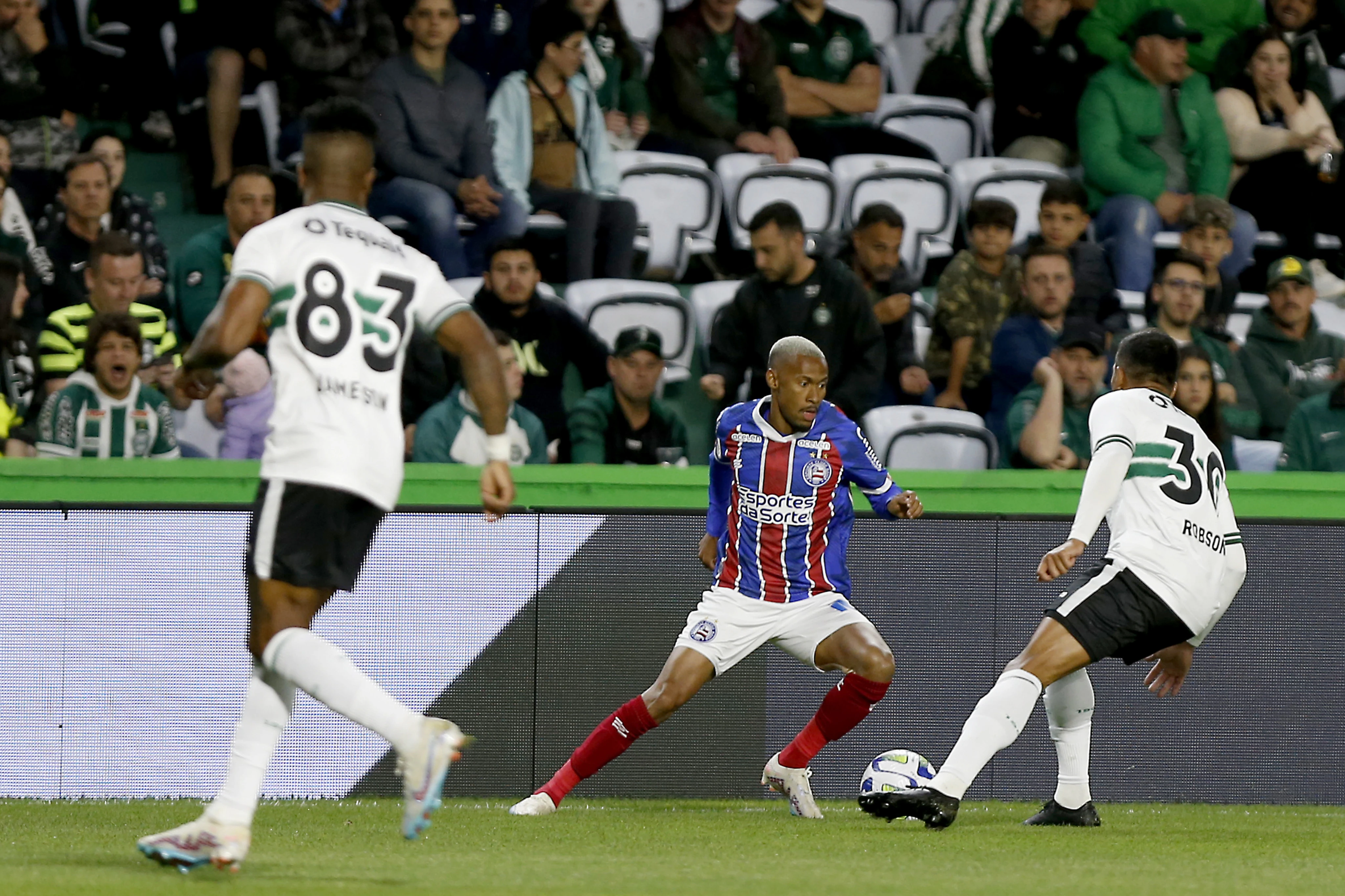 Coritiba x Bahia: onde assistir ao vivo, escalações e arbitragem