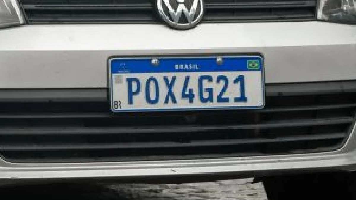Placa azul no carro: O que significa e quais outras cores existem