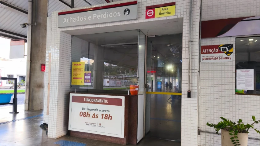 Metrô Bahia registra mais de 700 objetos esquecidos por passageiros; saiba como recuperar itens