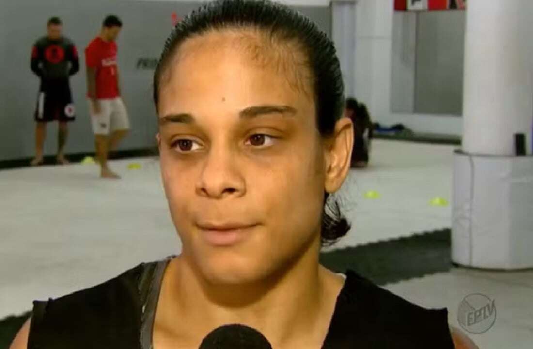 Ex-lutadora do UFC, Livinha é presa com arma, maconha e anabolizantes