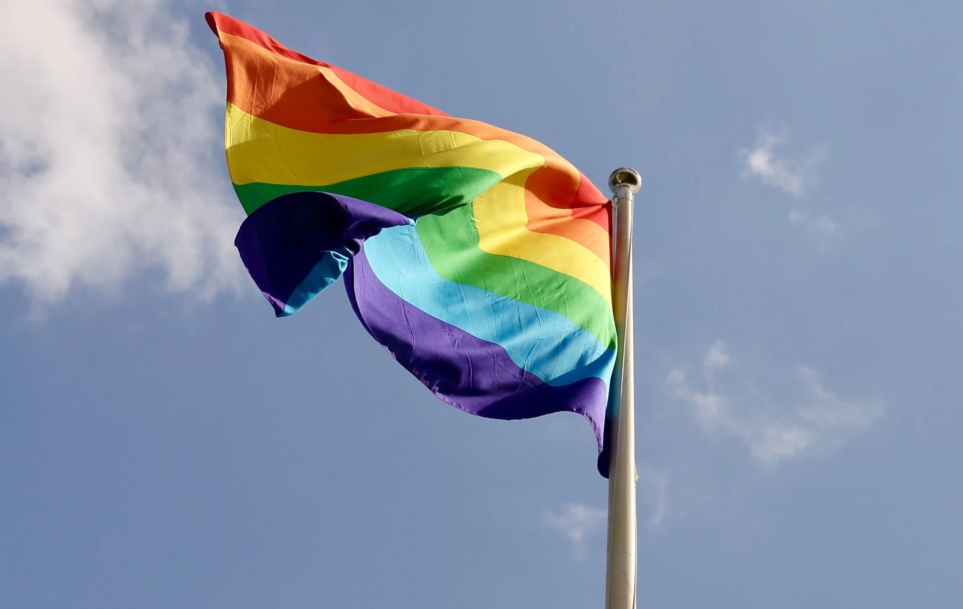 Veja o que significa cada letra da sigla LGBTQIAPN+ e por que você precisa saber isso