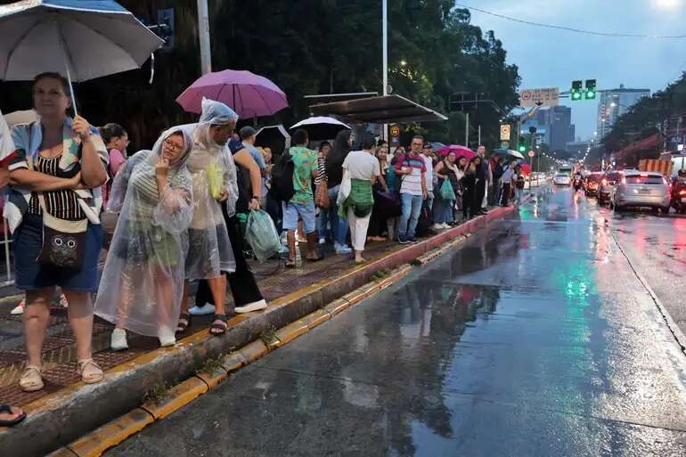 Temporal em São Paulo prejudica a operação de várias linhas do metrô