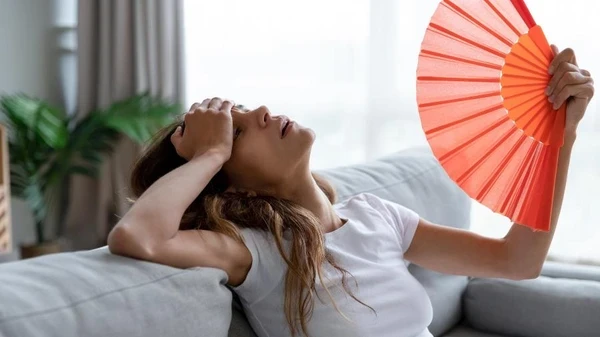 Sem ar-condicionado? Truque simples e sem gastar nada ajuda a refrescar a cama nas noites quentes