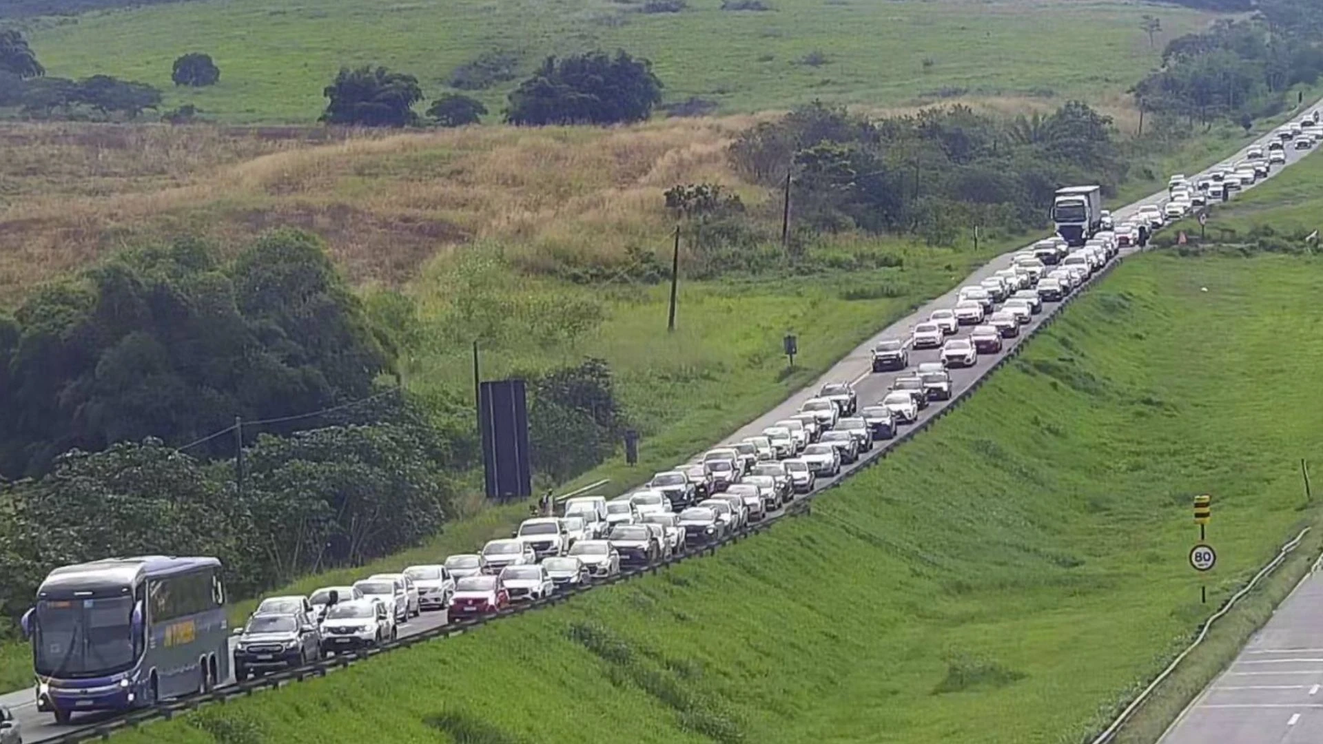 Vai pegar estrada? Veja como está a volta para casa nesta terça-feira (24)